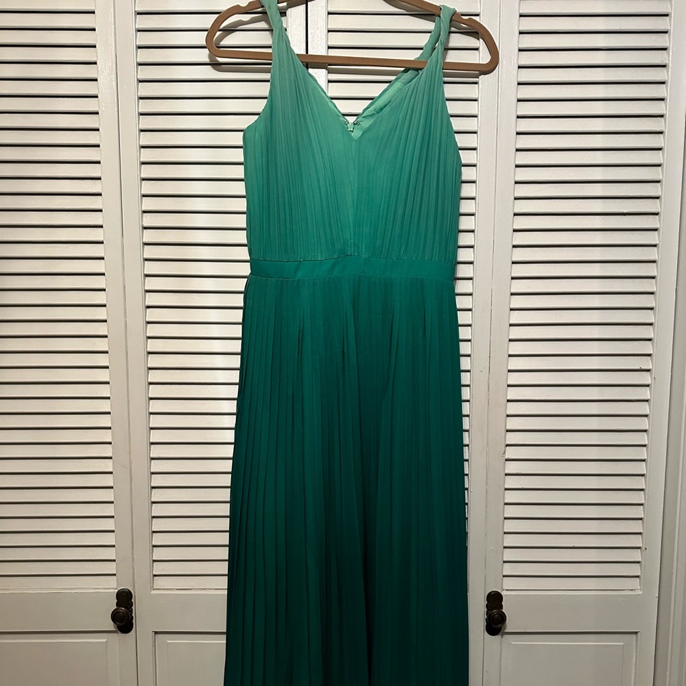 Gorgeous green pleated ombré Banana Republic dress size 4